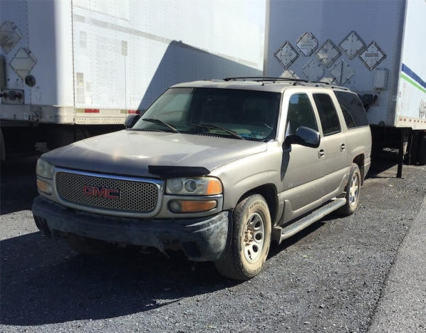 Photo of a 2002 GMC YUKON XL DENALI AWD