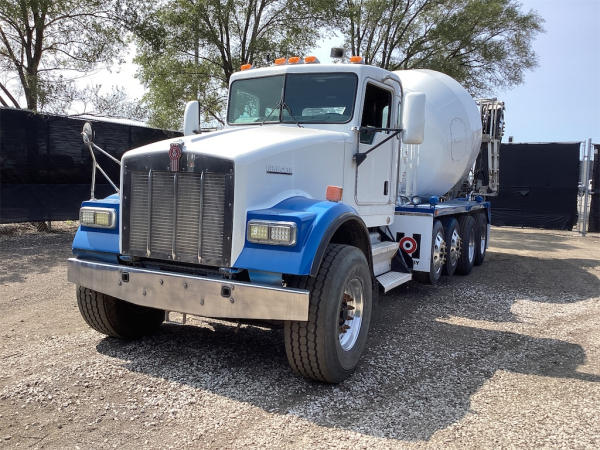 Photo of a 2004 Kenworth W900