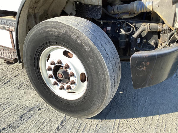 2005 Freightliner M2