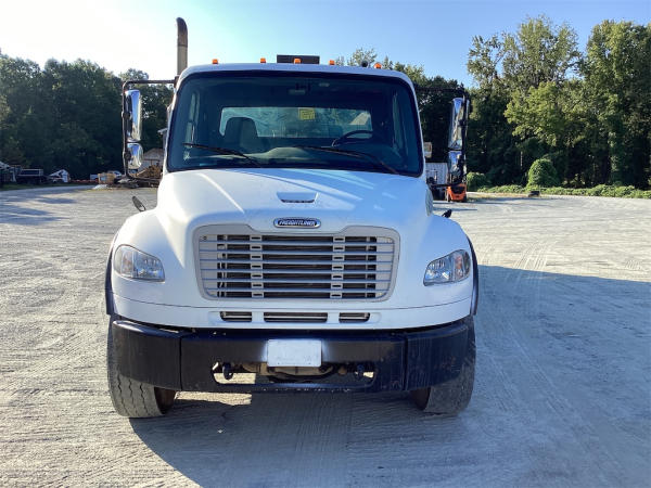2005 Freightliner M2