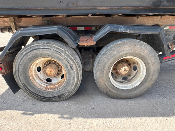 2006 Mack CV713