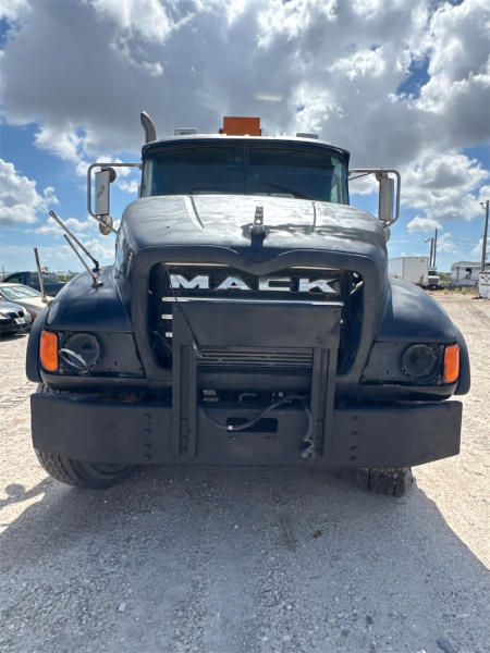 2006 Mack CV713