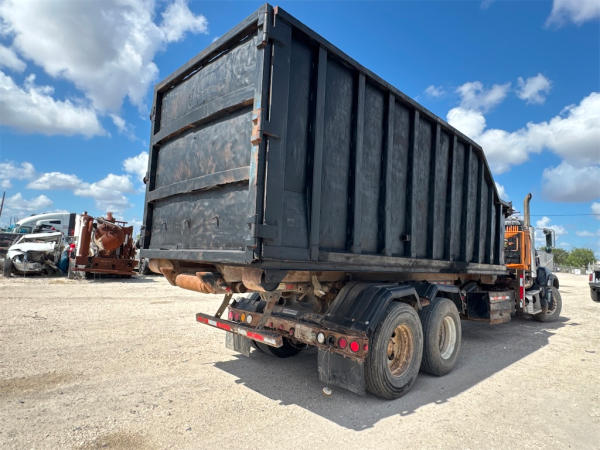 2006 Mack CV713