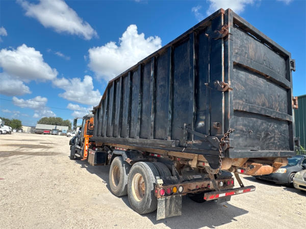 2006 Mack CV713