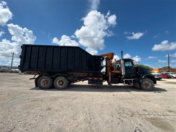 2006 Mack CV713