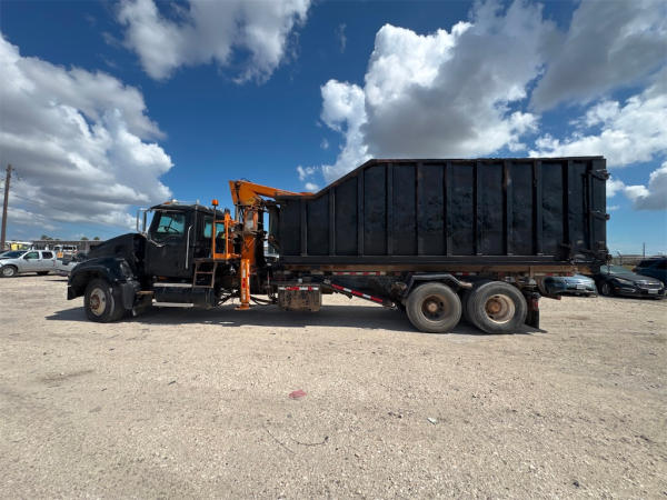 2006 Mack CV713