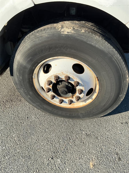 2011 Ford F750 4X2