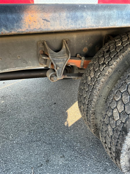 2011 Ford F750 4X2