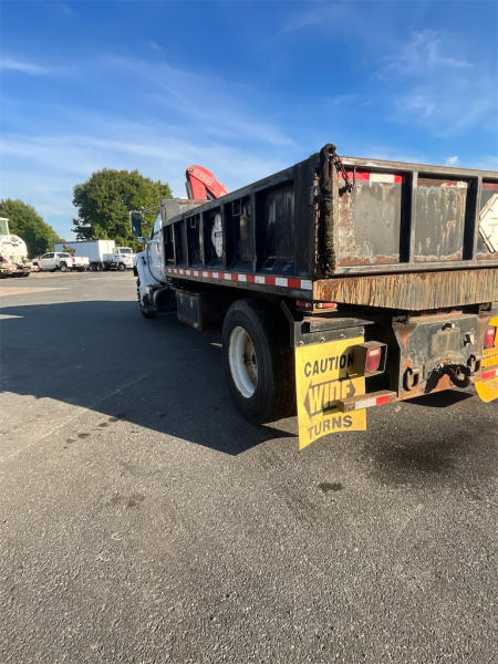 2011 Ford F750 4X2