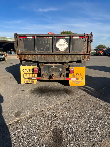 2011 Ford F750 4X2