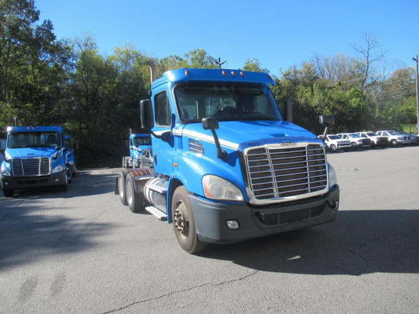 Photo of 2015 Freightliner CASCADIA