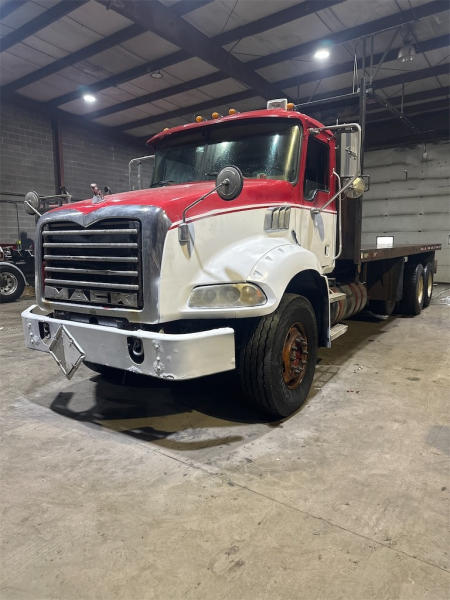 Photo of a 2007 Mack CT713