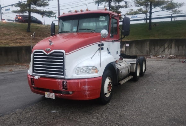 Photo of a 2006 Mack CXN613