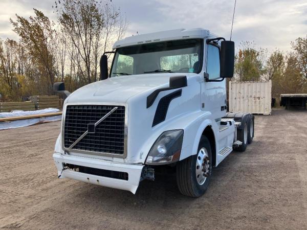 Photo of a 2015 Volvo VNL