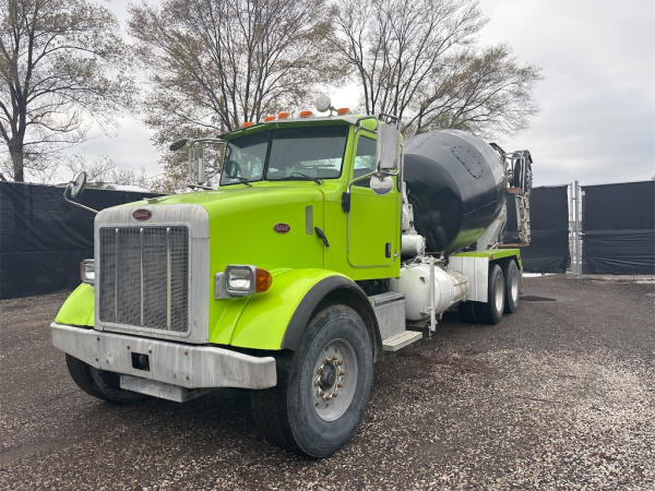 Photo of a 2007 Peterbilt 357