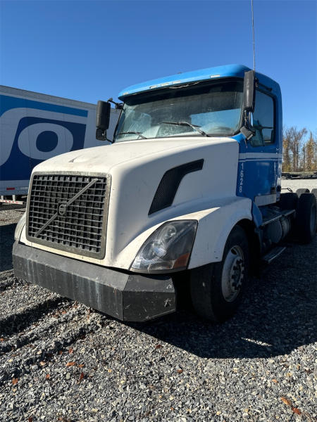 Photo of a 2010 Volvo VNL64T