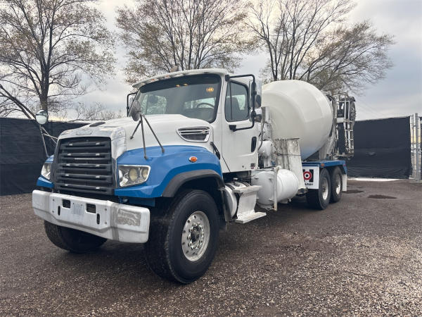 Photo of a 2013 Freightliner 114SD