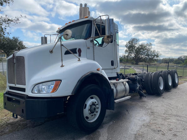 Photo of a 2011 Kenworth T440