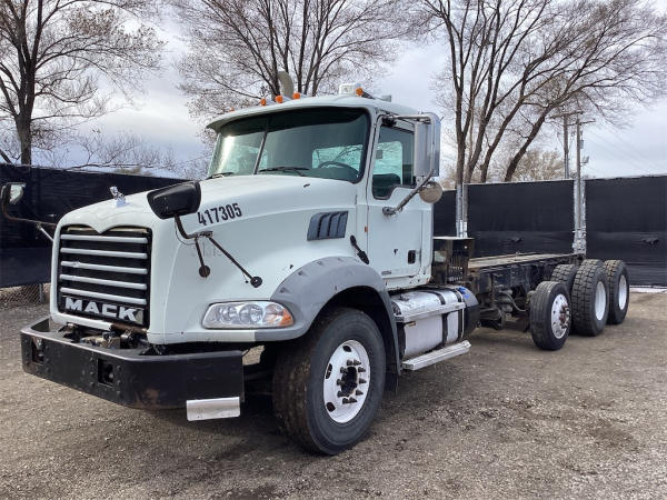 Photo of a 2011 Mack GU813