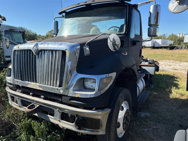 Photo of a 2005 International 7600