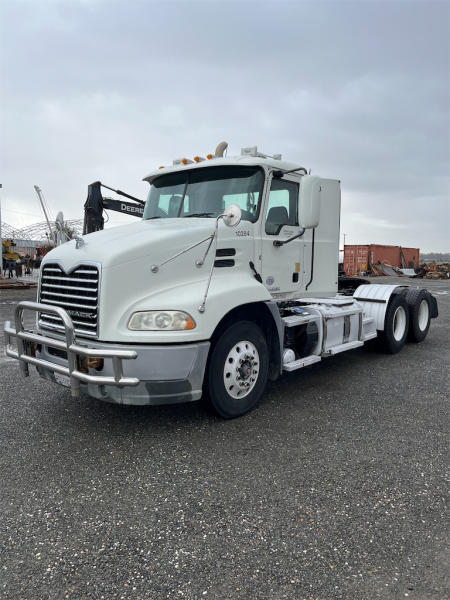 Photo of a 2013 Mack CXU613