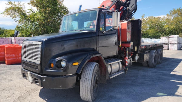 2003 Freightliner FL112