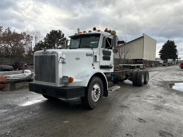 Photo of a 1997 Peterbilt 357