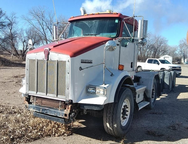 Photo of a 2011 Kenworth T800