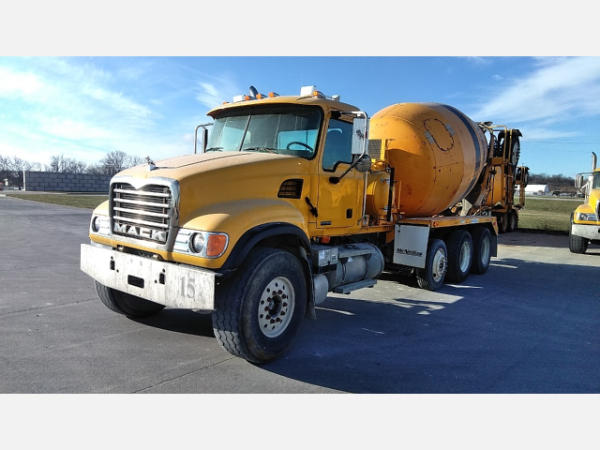 Photo of a 2005 Mack CV513 GRANITE