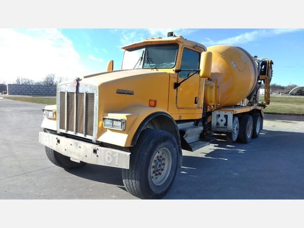 Photo of a 2004 Kenworth W900