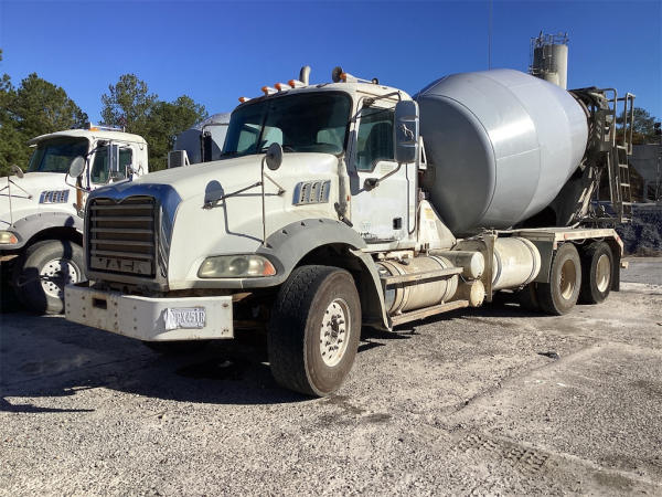 Photo of a 2014 Mack GU813