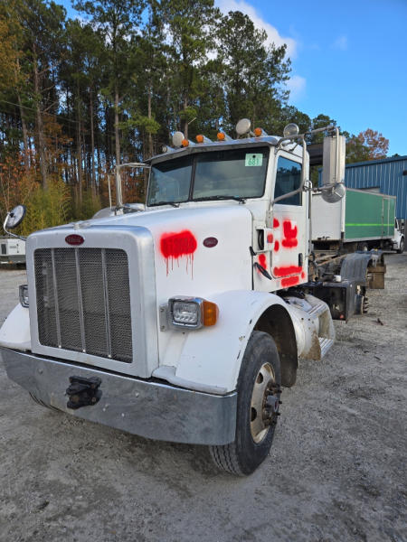 Photo of a 2013 Peterbilt 365