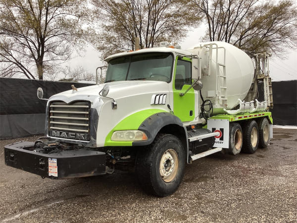 Photo of a 2009 Mack GU813