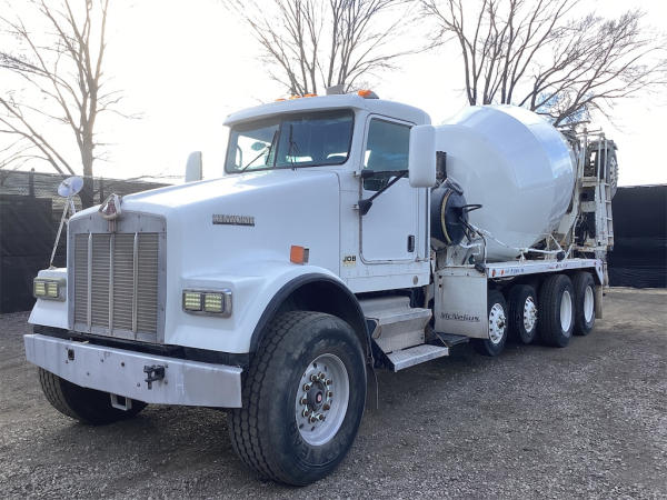 Photo of a 2007 Kenworth W900