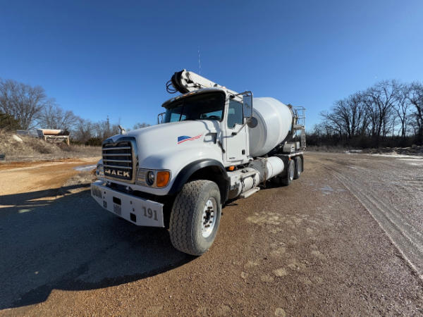 Photo of a 2006 Mack CV713 GRANITE