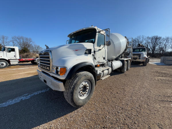 Photo of a 2006 Mack CV713 GRANITE