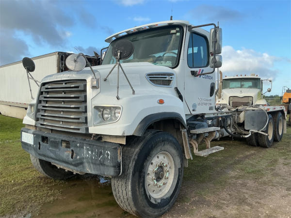 Photo of a 2014 Freightliner 114SD