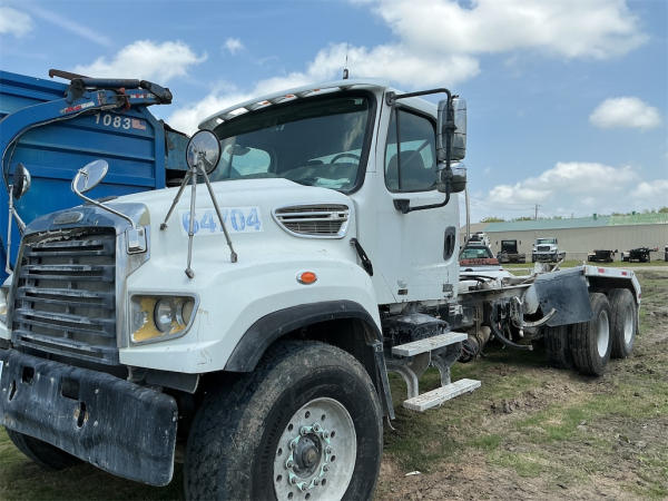 Photo of a 2014 Freightliner 114SD