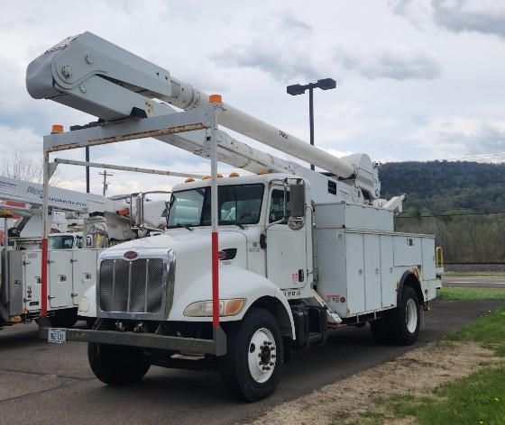 Photo of a 2007 Peterbilt 335