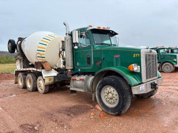 Photo of a 2000 Peterbilt 357