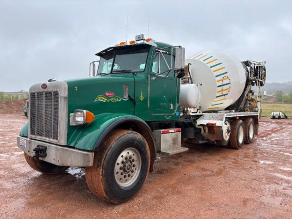 Photo of a 2000 Peterbilt 357