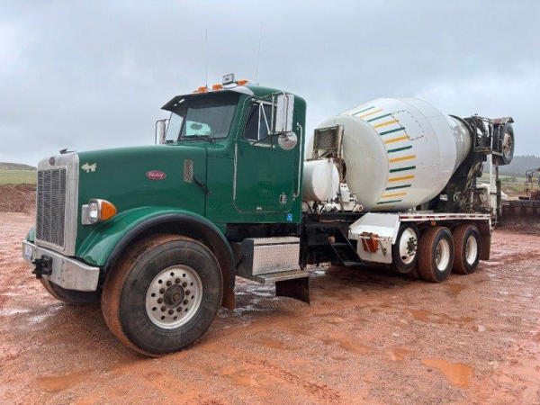 Photo of a 2000 Peterbilt 357