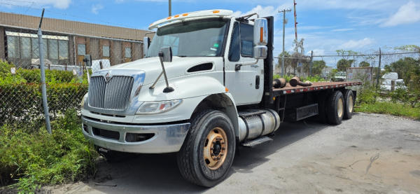 Photo of a 2014 International 7400