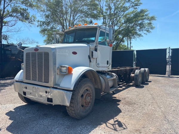 Photo of a 2014 Peterbilt 365