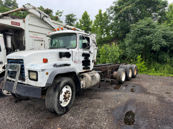 2001 Mack RD688S