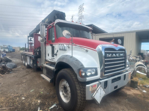 Photo of a 2016 Mack GU713