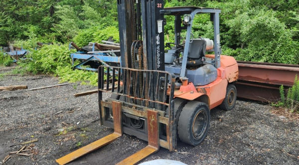 Photo of a 2000 Nissan 7FGU45