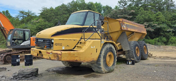 Photo of a 2005 Caterpillar 740