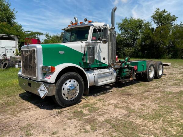 Photo of a 1998 Peterbilt 379