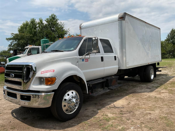 Photo of a 2005 Ford F750 DOUBLE CAB